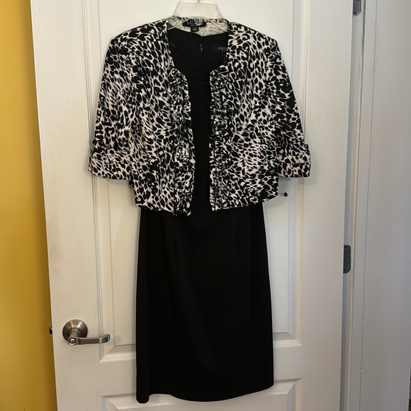 Dress. - Picture 2 of 4